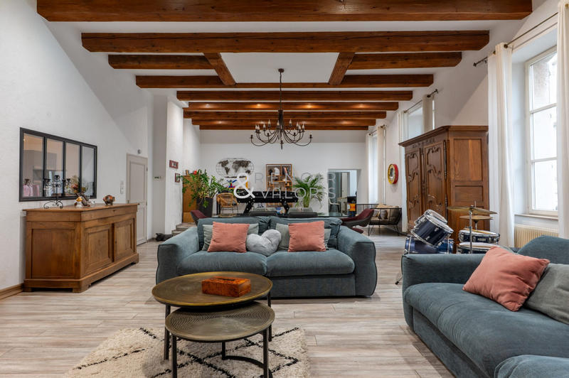 Loft - 162 m² - 6 pièces