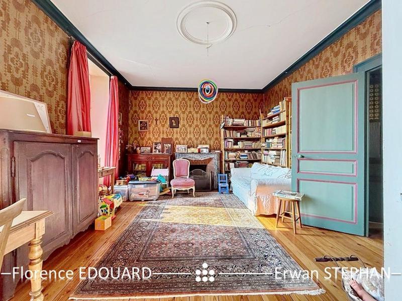 Maison - 374 m² - 16 pièces