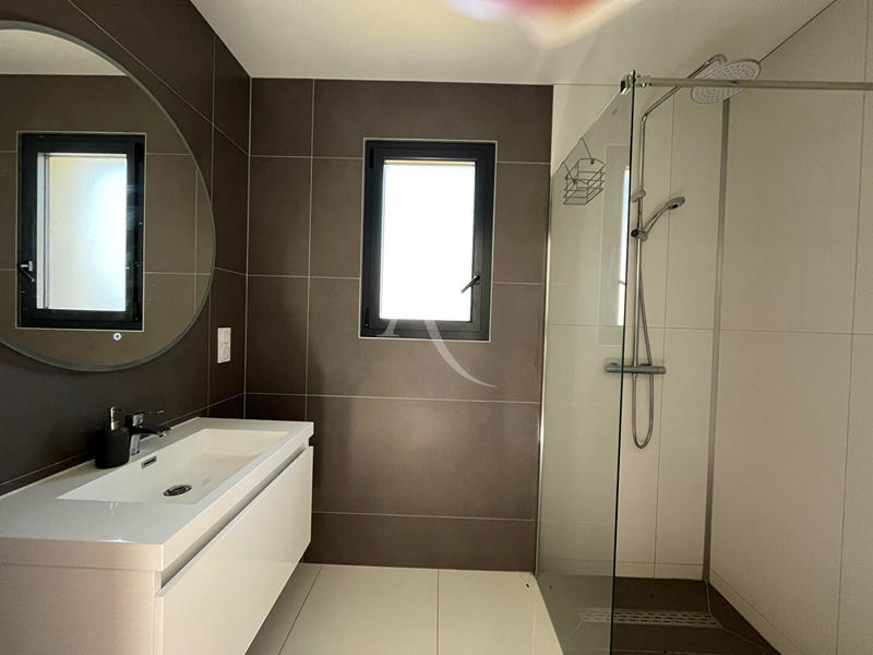 Maison - 121 m² - 6 pièces