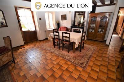 Maison - 219 m² - 7 pièces