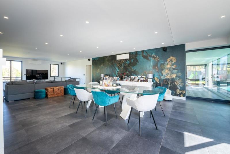 Villa - 328 m² - 8 pièces