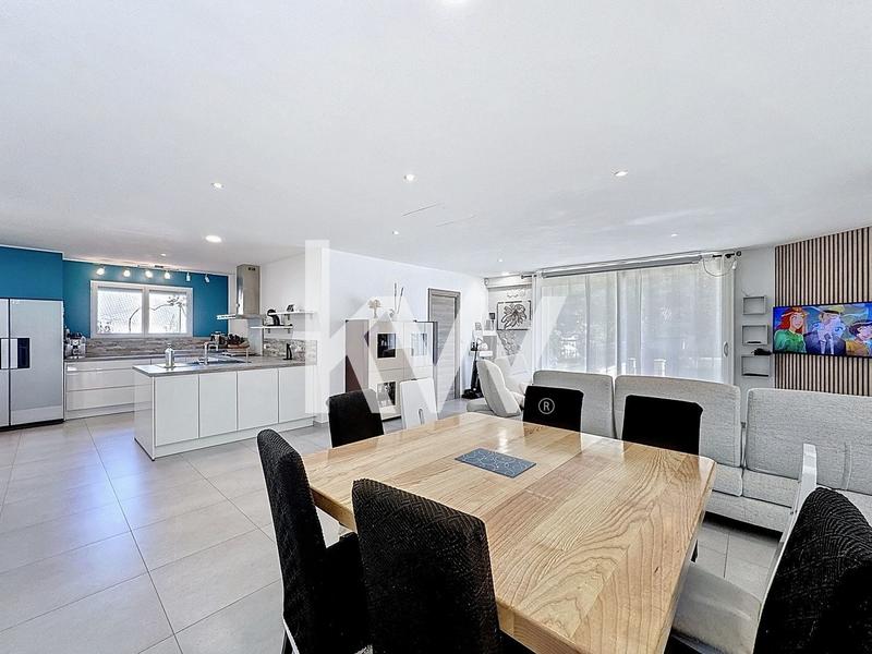 Maison - 245 m² - 8 pièces