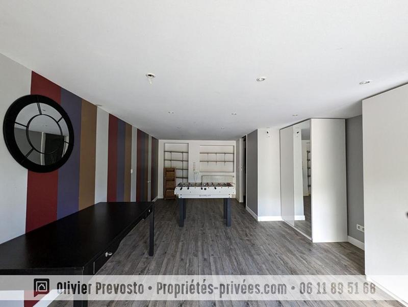 Maison - 235 m² - 9 pièces