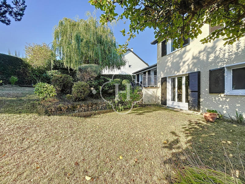 Maison - 195 m² - 7 pièces