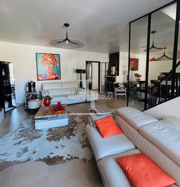 Maison - 208 m² - 7 pièces