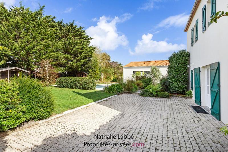 Maison - 210 m² - 9 pièces