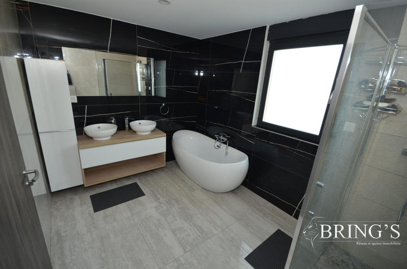 Villa - 275 m² - 7 pièces