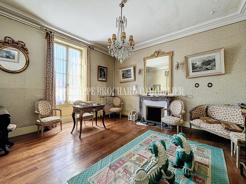 Maison - 241 m² - 12 pièces