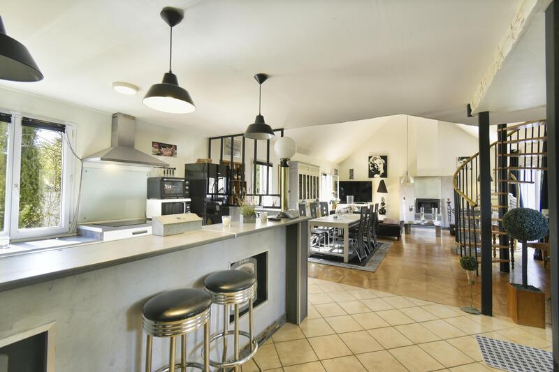 Maison - 242 m² - 7 pièces