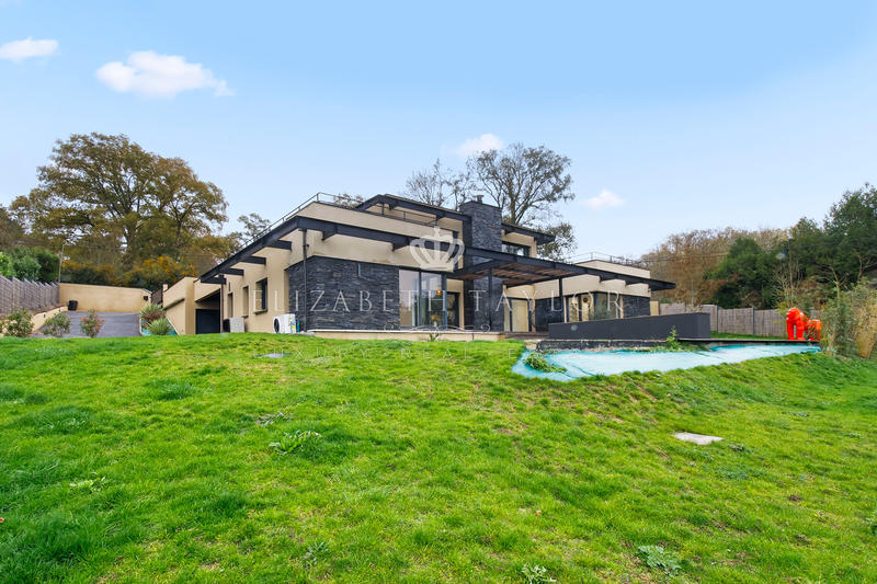 Propriété - 310 m² - 10 pièces