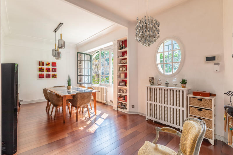 Maison - 300 m² - 10 pièces