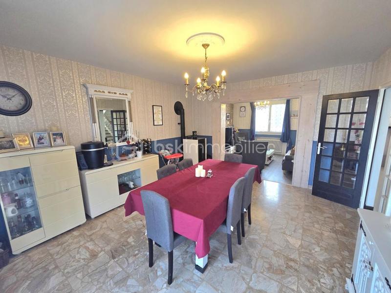 Maison traditionnelle - 210 m² - 6 pièces