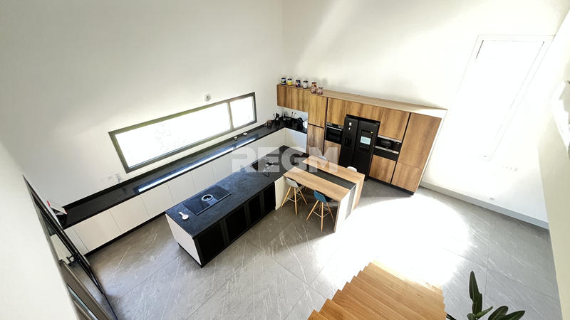 Maison - 246 m² - 5 pièces