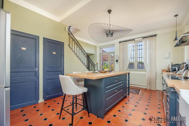 Maison de maîtres - 160 m² - 6 pièces