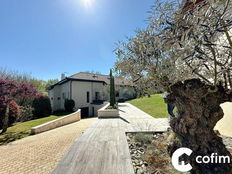 Maison contemporaine - 279 m² - 12 pièces