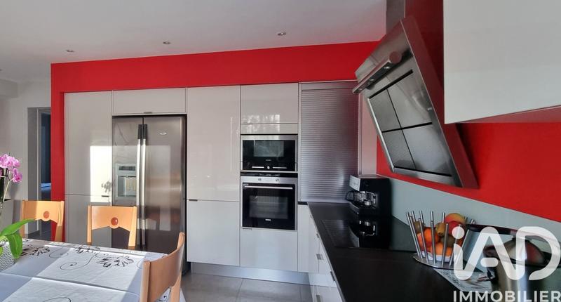 Maison - 183 m² - 8 pièces