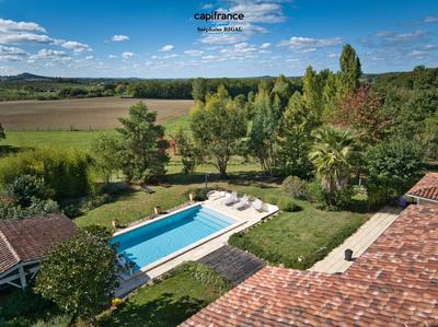 Propriété - 190 m² - 6 pièces