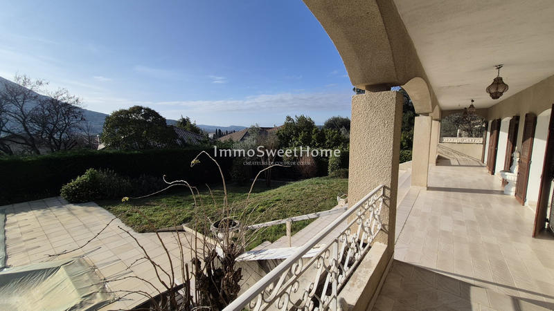 Villa - 242 m² - 9 pièces