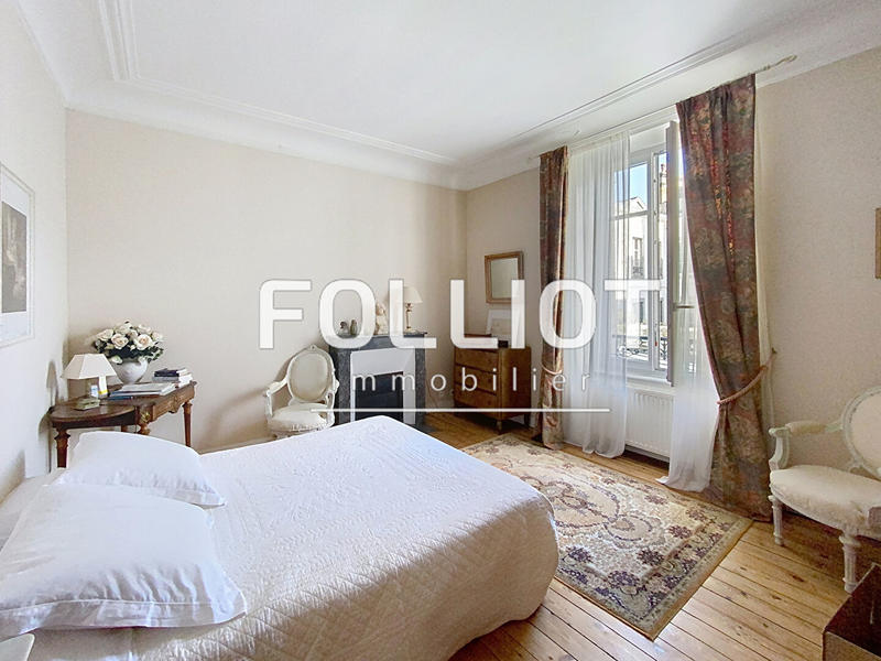 Maison - 215 m² - 10 pièces