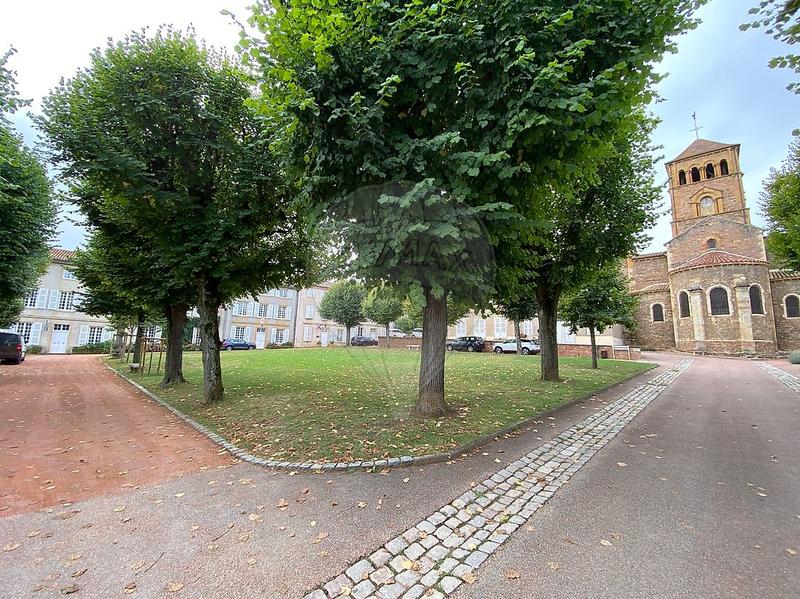 Maison - 270 m² - 4 pièces