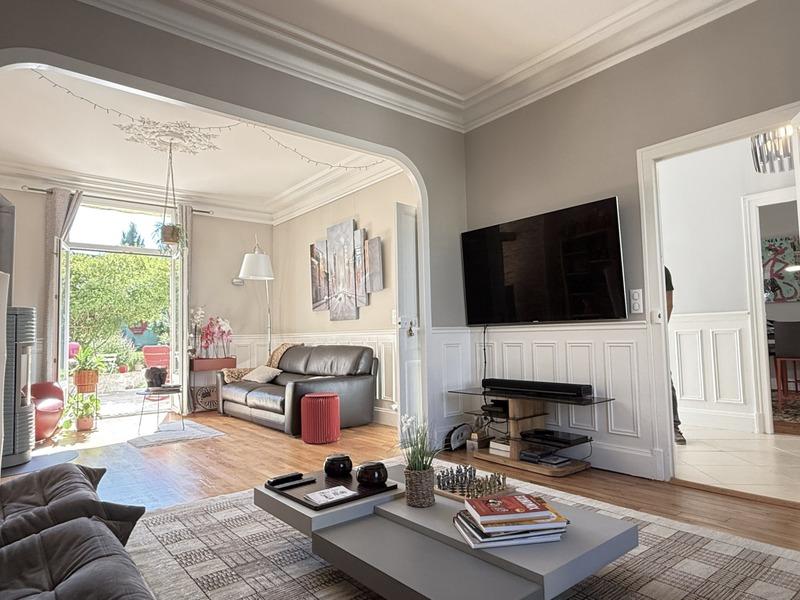 Maison - 220 m² - 9 pièces