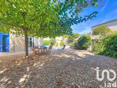 Maison - 217 m² - 8 pièces