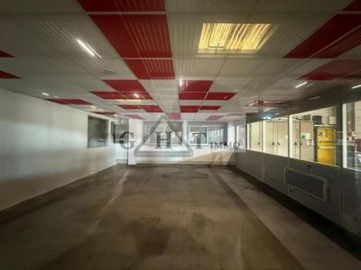 Entrepôt - 2 700 m²