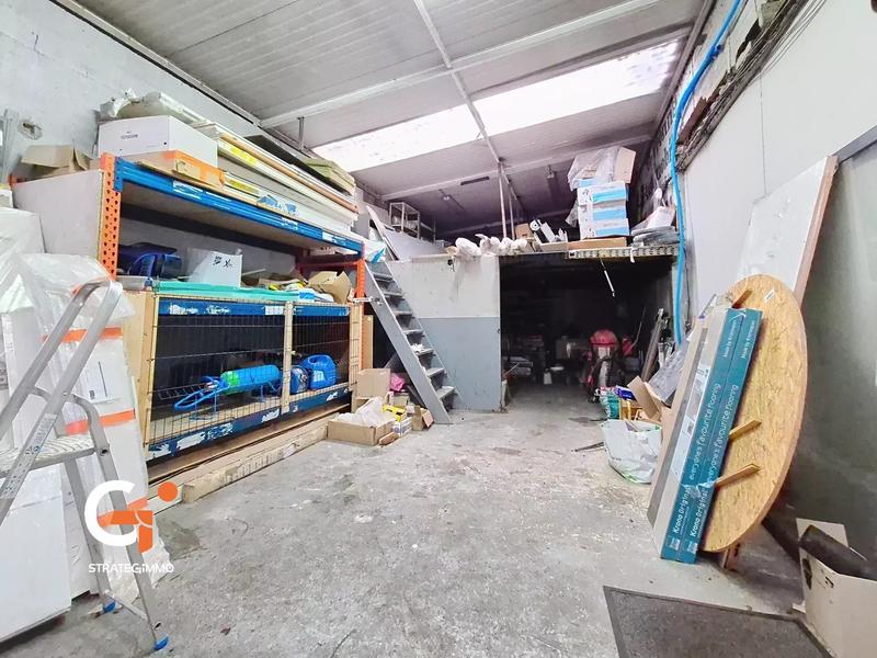 Entrepôt - 150 m² - 6 pièces