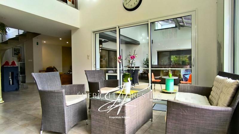 Maison - 263 m² - 7 pièces