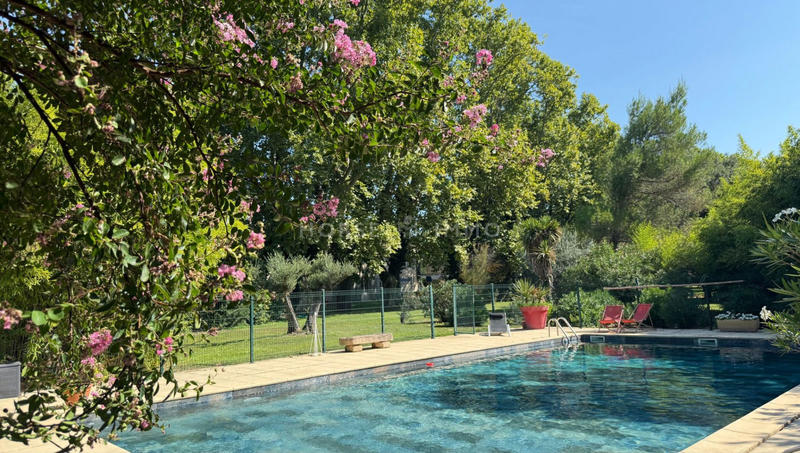 Bastide - 800 m² - 12 pièces