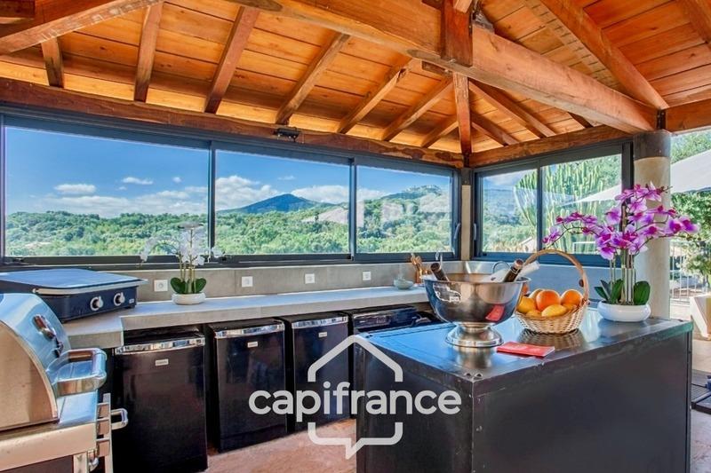 Maison - 186 m² - 6 pièces