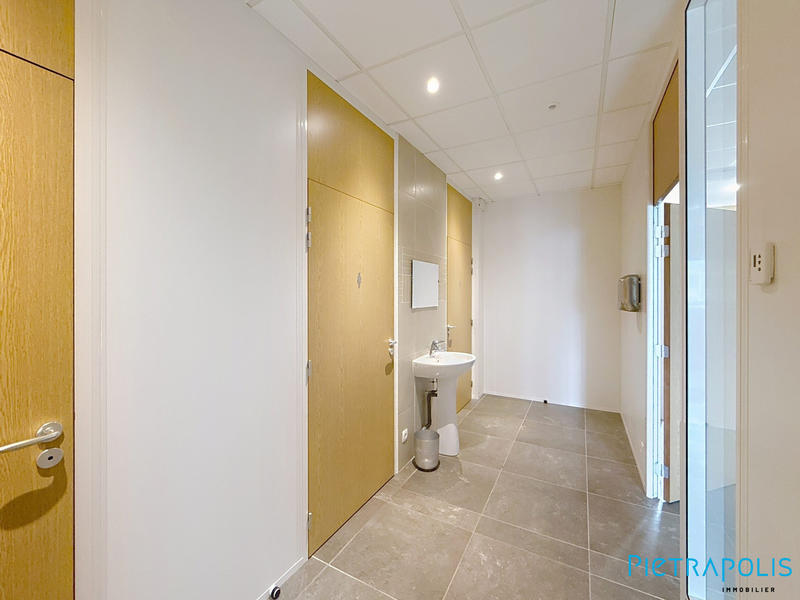 Local d'activités - 533 m²