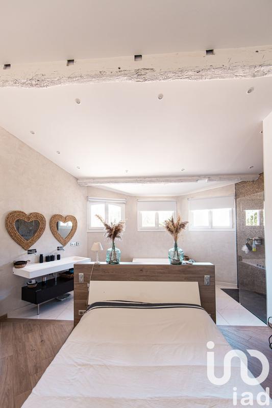 Maison - 220 m² - 6 pièces