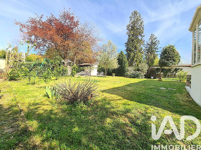 Maison - 180 m² - 11 pièces