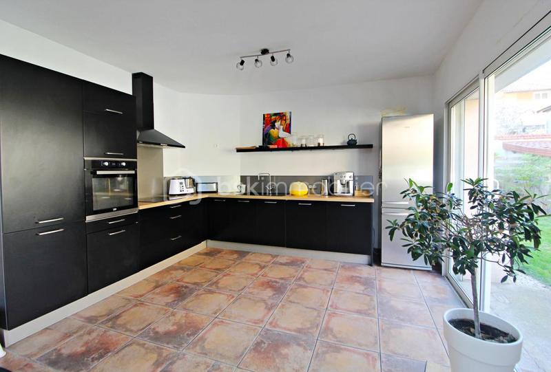 Maison - 202 m² - 8 pièces