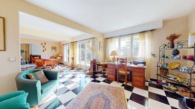 Maison - 180 m² - 8 pièces