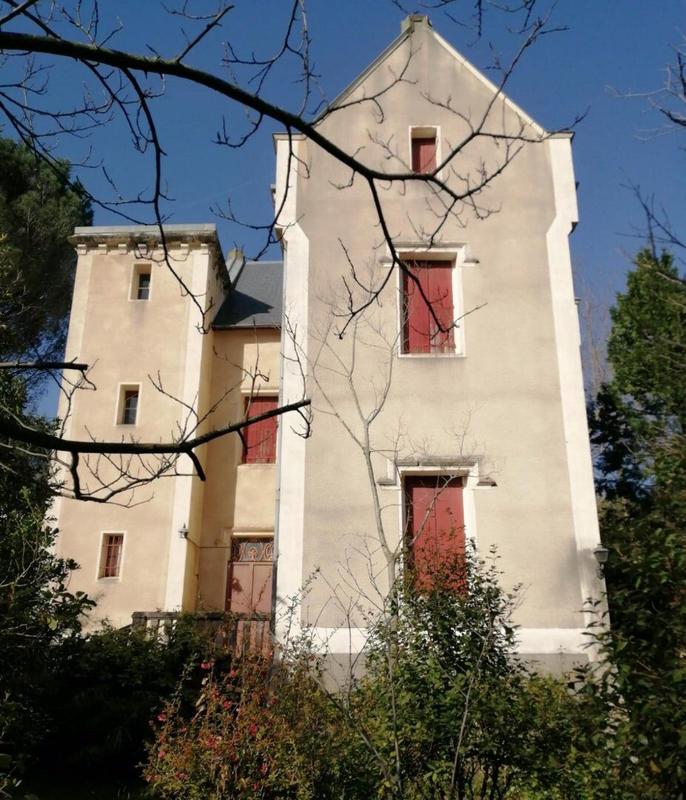 Maison - 240 m² - 9 pièces