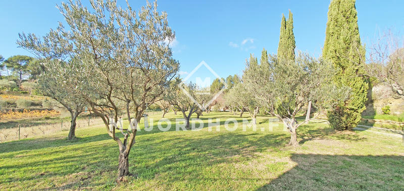 Maison - 330 m² - 8 pièces