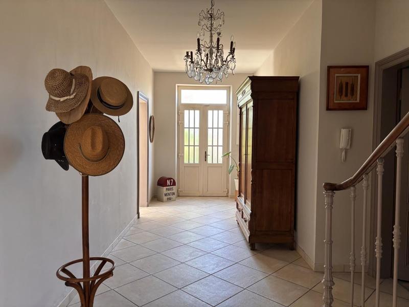 Maison - 218 m² - 7 pièces