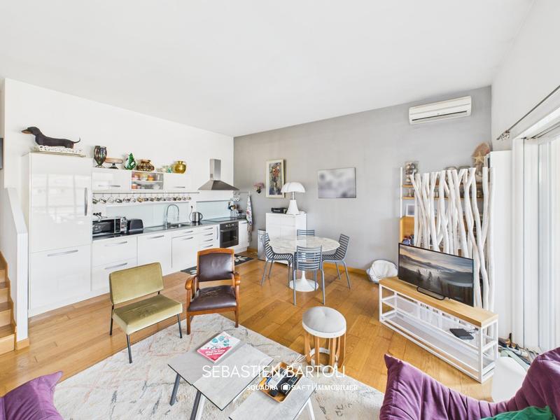 Appartement - 93 m² - 5 pièces