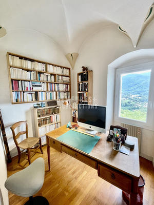 Château - 210 m² - 9 pièces