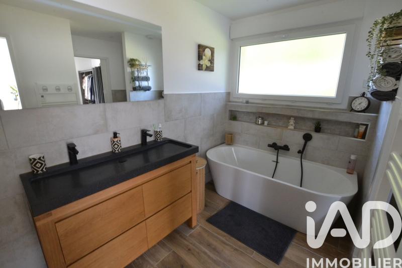 Maison - 230 m² - 7 pièces