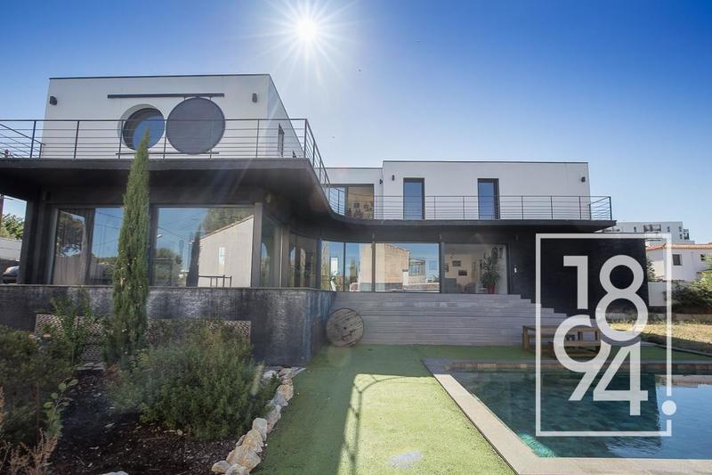 Maison - 270 m² - 5 pièces