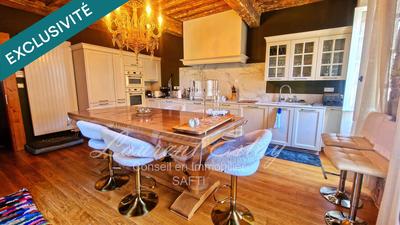 Maison - 220 m² - 4 pièces