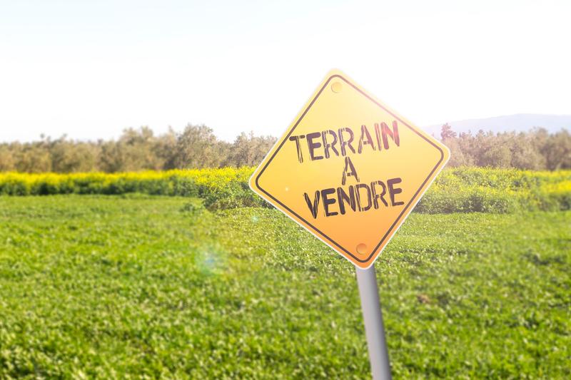 Terrain commercial - 4 576 m²