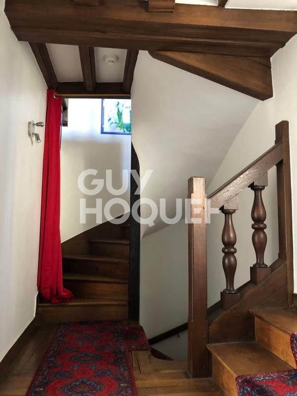 Maison - 225 m² - 7 pièces