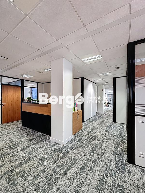 Bureau - 251 m²
