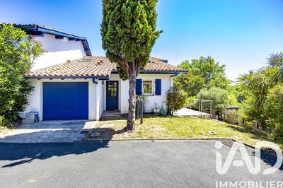 Maison - 203 m² - 6 pièces