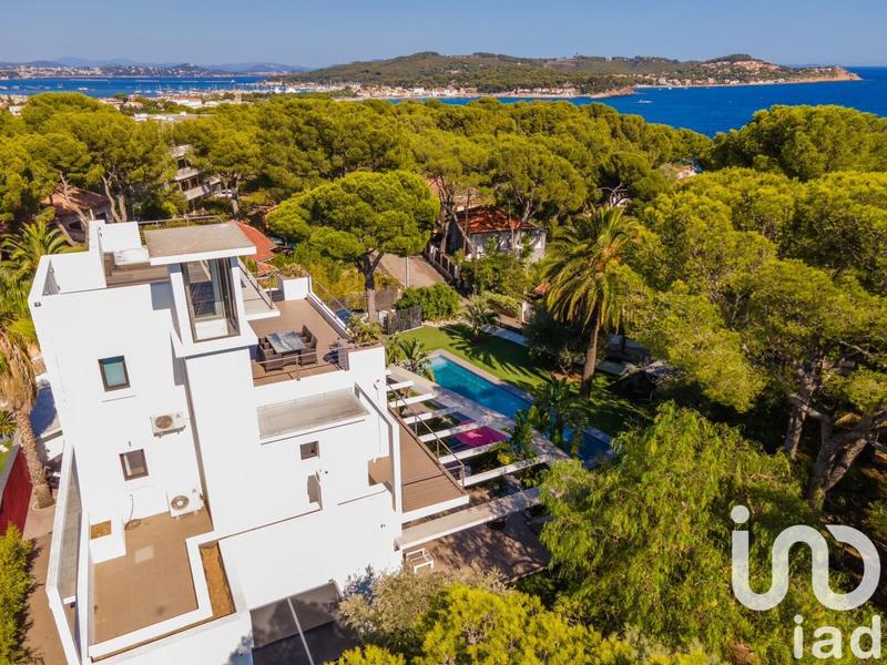 Maison - 227 m² - 7 pièces