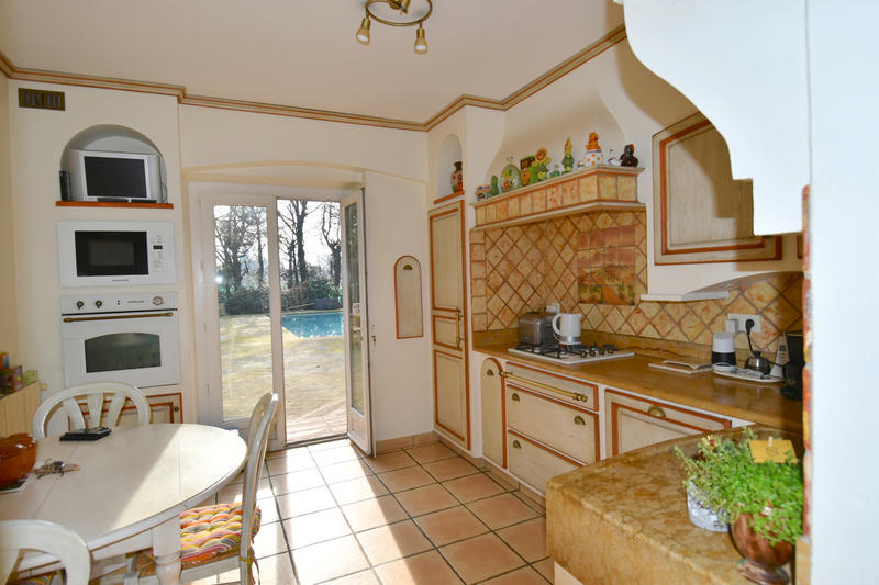 Mas - 300 m² - 8 pièces